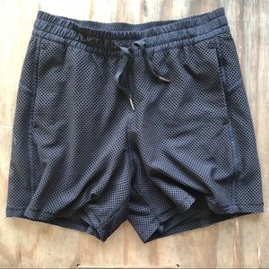lululemon mesh shorts black size 6